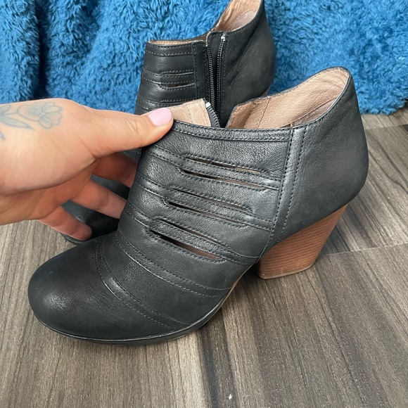 Dansko Shoes - Dansko heeled ankle boots size 41